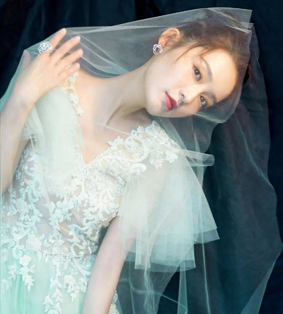 美人淑且真李沁美图