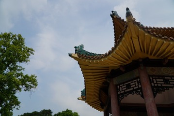 1063640