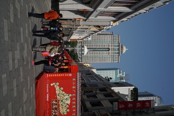 19050