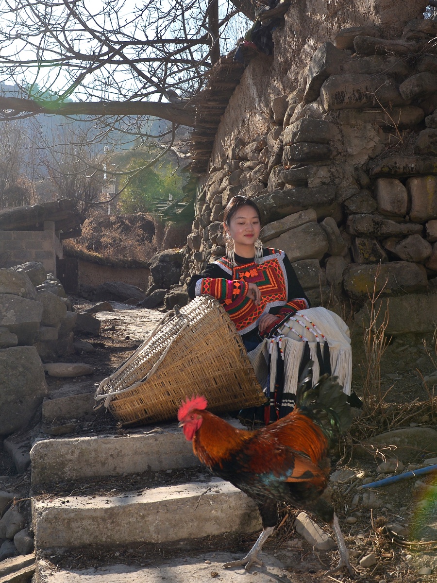 四川美姑县约拍彝族美女