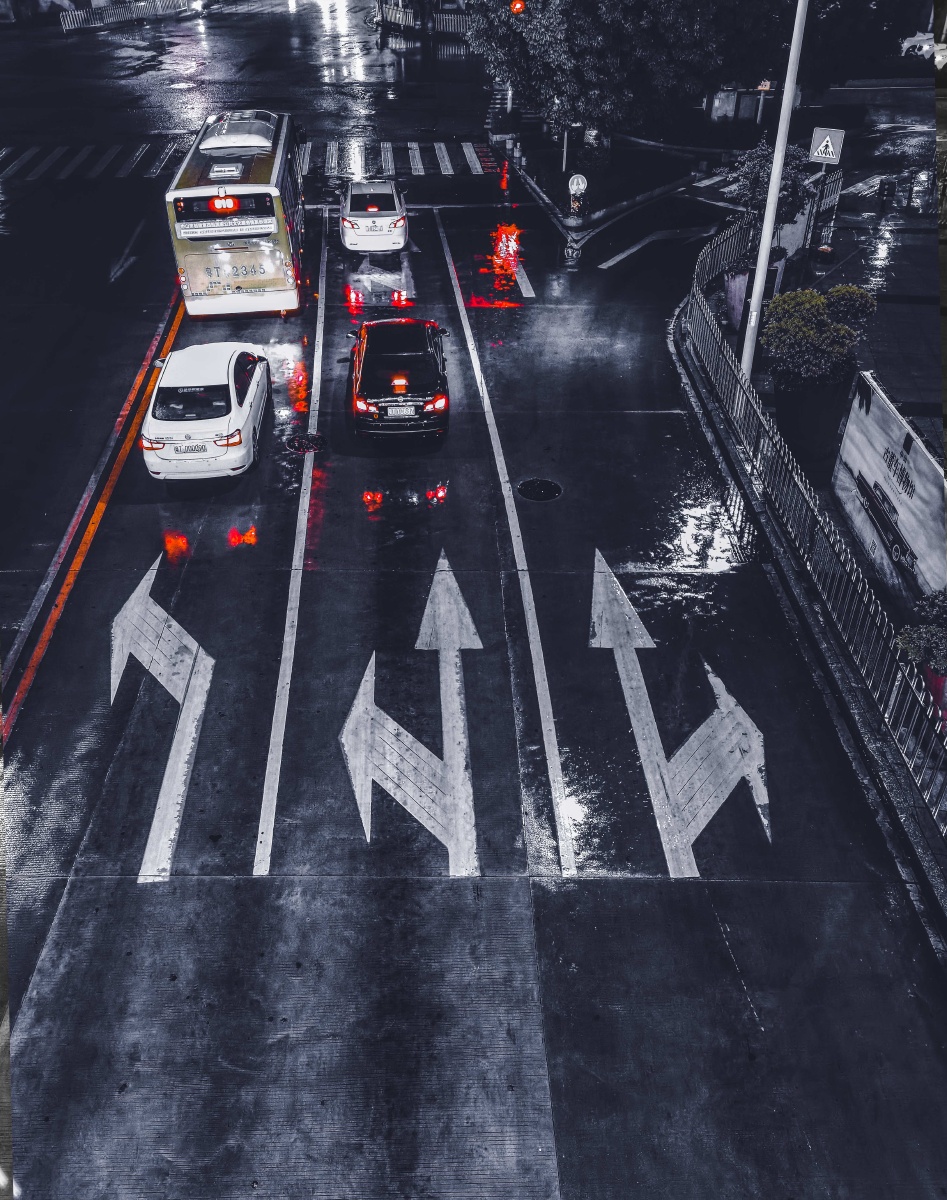 红灯下的车夜黑风高的晚上