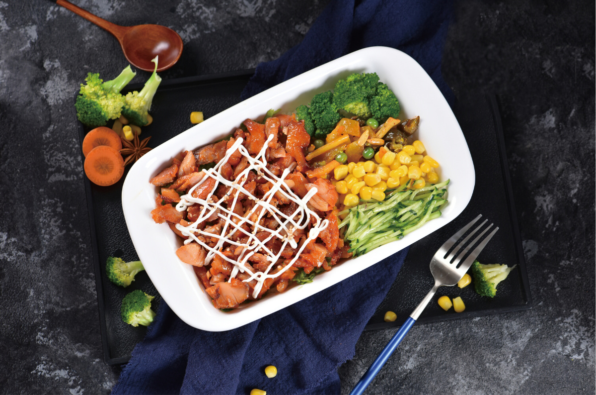 来一碗沙拉脆皮鸡饭!