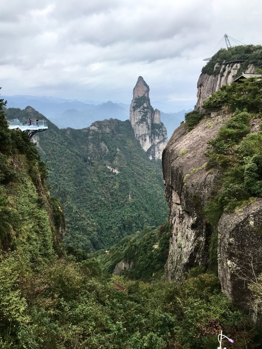 观音峰浙江省台州市境内的仙人居风景名胜区最著名的就是观音峰只见