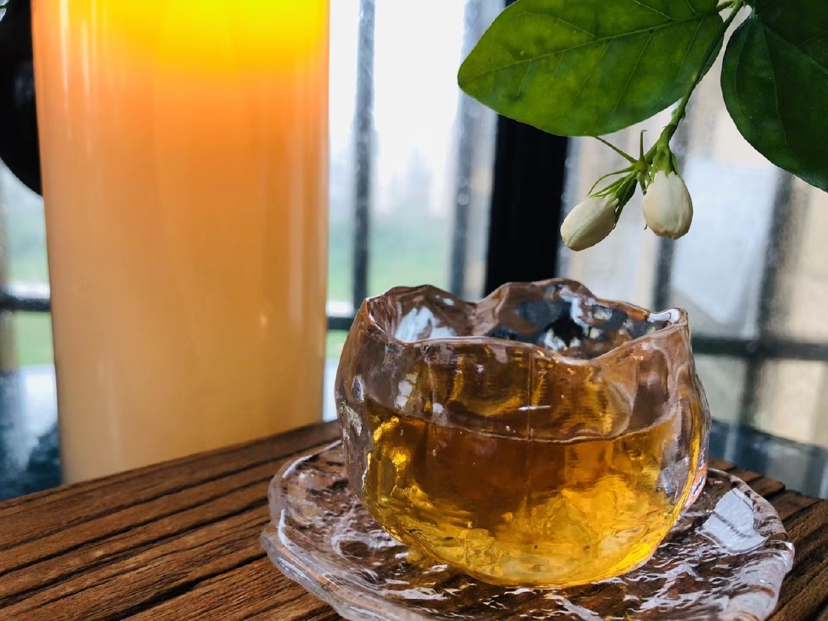 饮茶听雨,揽一杯自在时光下雨天,你喜欢做什么呢[爱心]