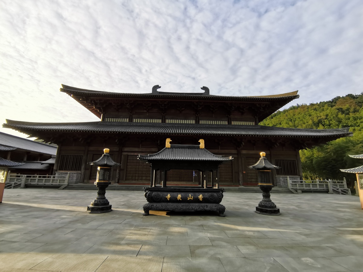 游宁波镇海九龙湖香山寺据说每年有很多香港明星来上烧香拜佛其中包含