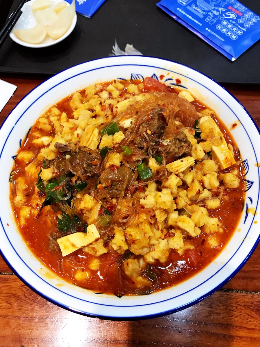 在西安不光有羊肉泡馍,还有它的兄弟牛羊肉小炒,超级棒!