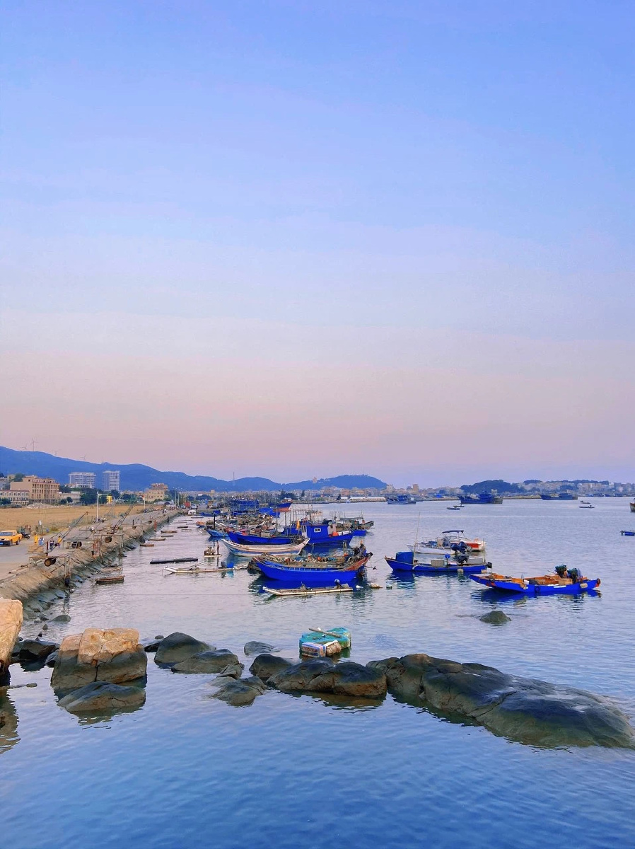 汕头是全国唯一一个市区有内海的城市汕头的海滨气质大概就是海在城