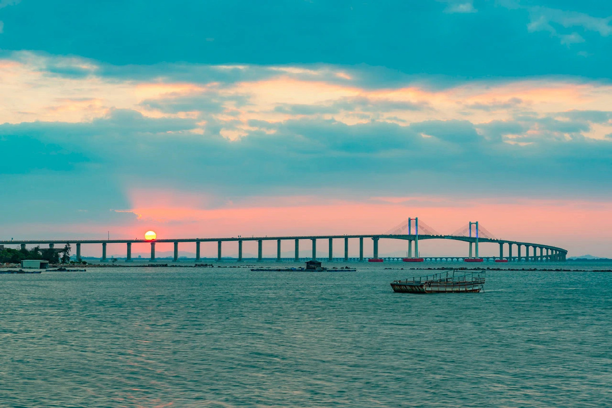 汕头是全国唯一一个市区有内海的城市汕头的海滨气质大概就是海在城