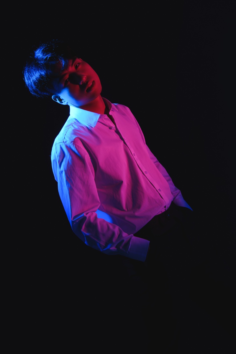 一组男生光影系列情绪风写真