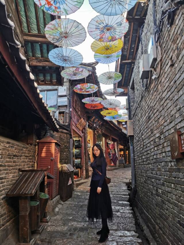 油纸伞街头遇见你