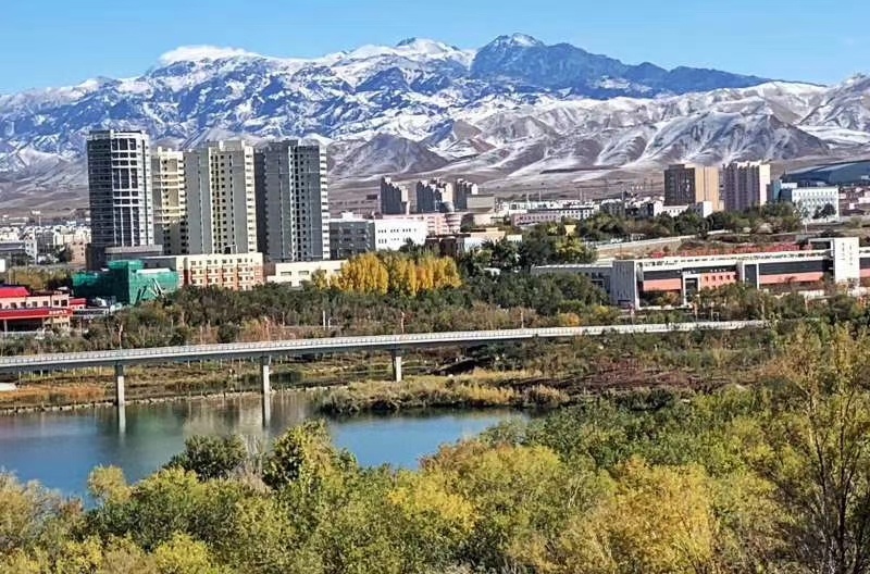 秋天的阿勒泰克兰河在静静的流淌