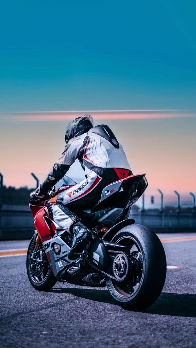 "年龄如期而至,忧愁不请自来"