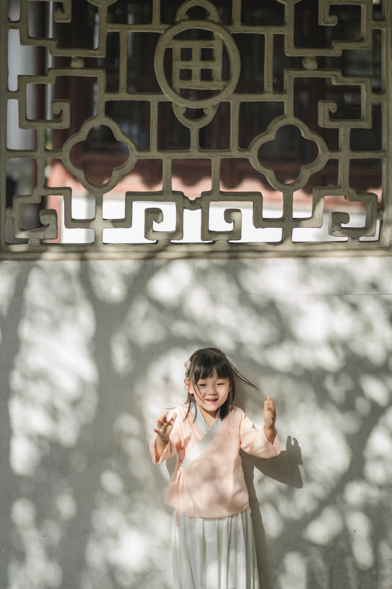 儿童竹马笑谈新