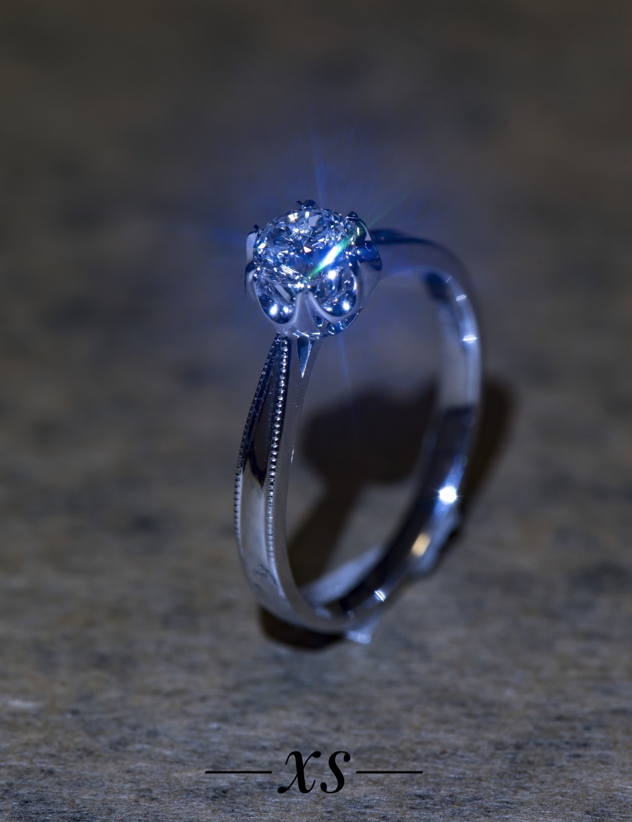 嘴角微微上扬424