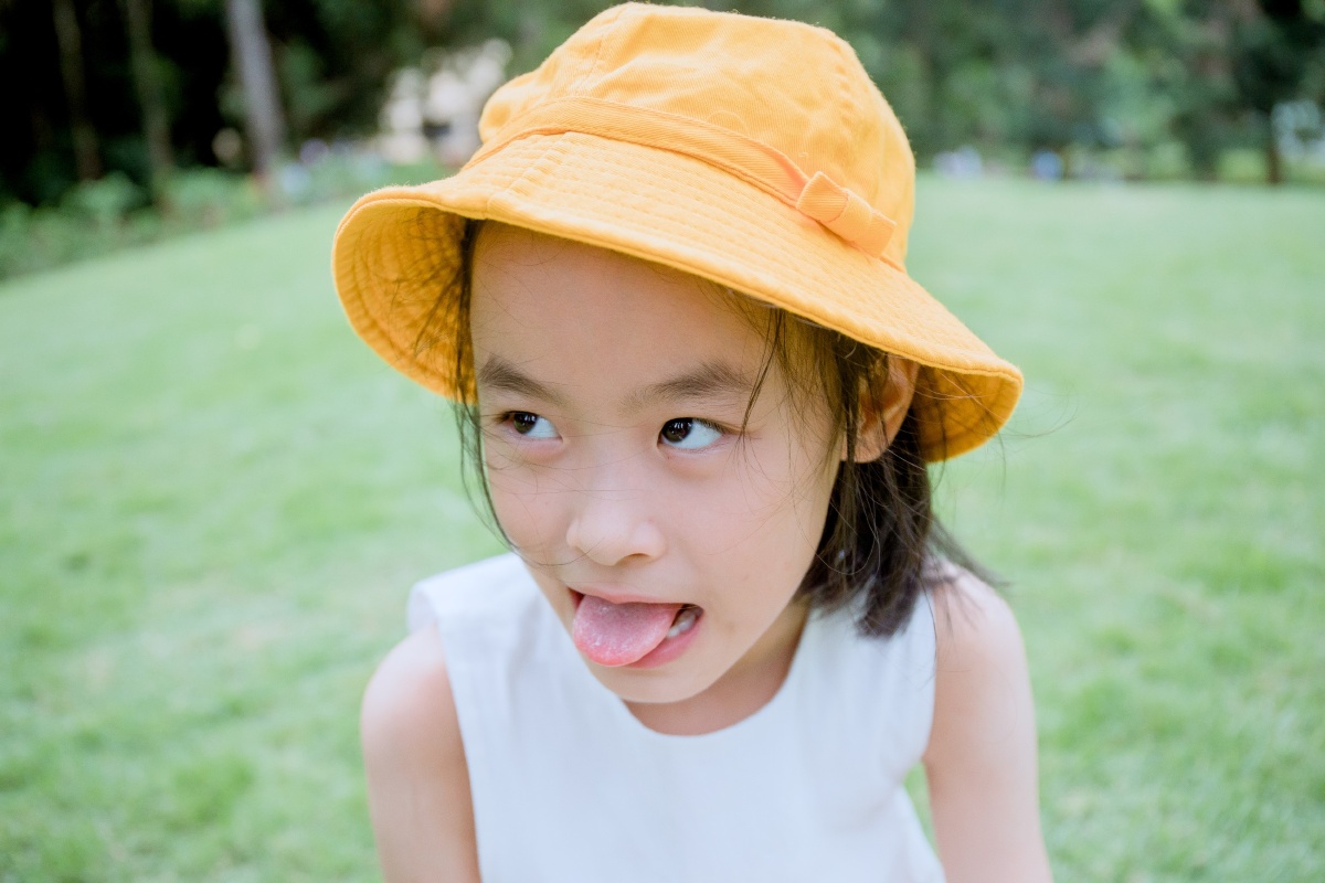 夏天里的一抹小黄帽