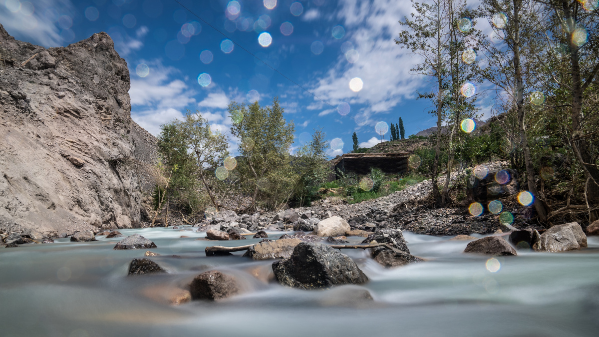 新疆哈密小村落的小河