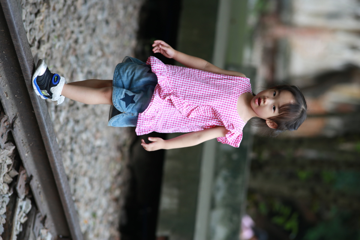 红专厂的小女孩