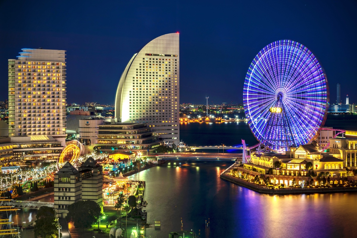 横滨港湾灯火摇曳霓虹闪烁迷人的不眠夜