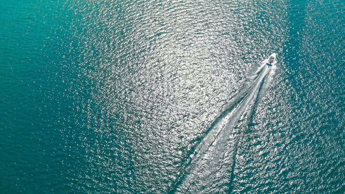 波光粼粼的海面