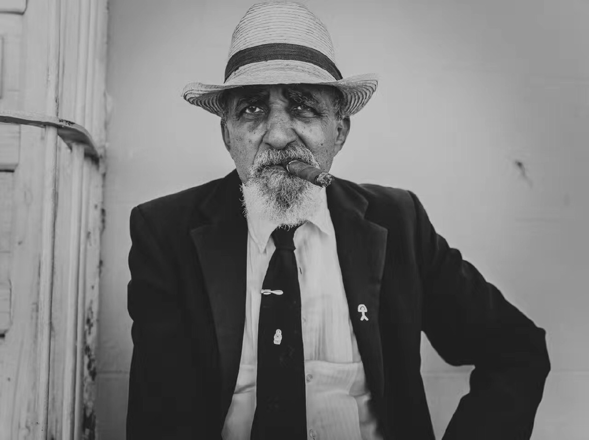 喜欢抽雪茄的古巴老人,哈苏x1d拍摄于圣地亚哥