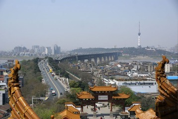 黄鹤楼上看长江大桥
