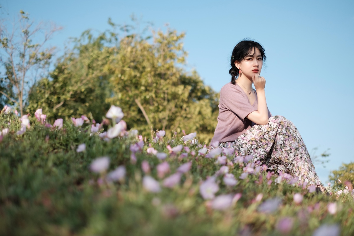 夏日好时节穿花裙子的花姑娘在花田里拍花 - 苏小苏就是苏小苏 - 图虫
