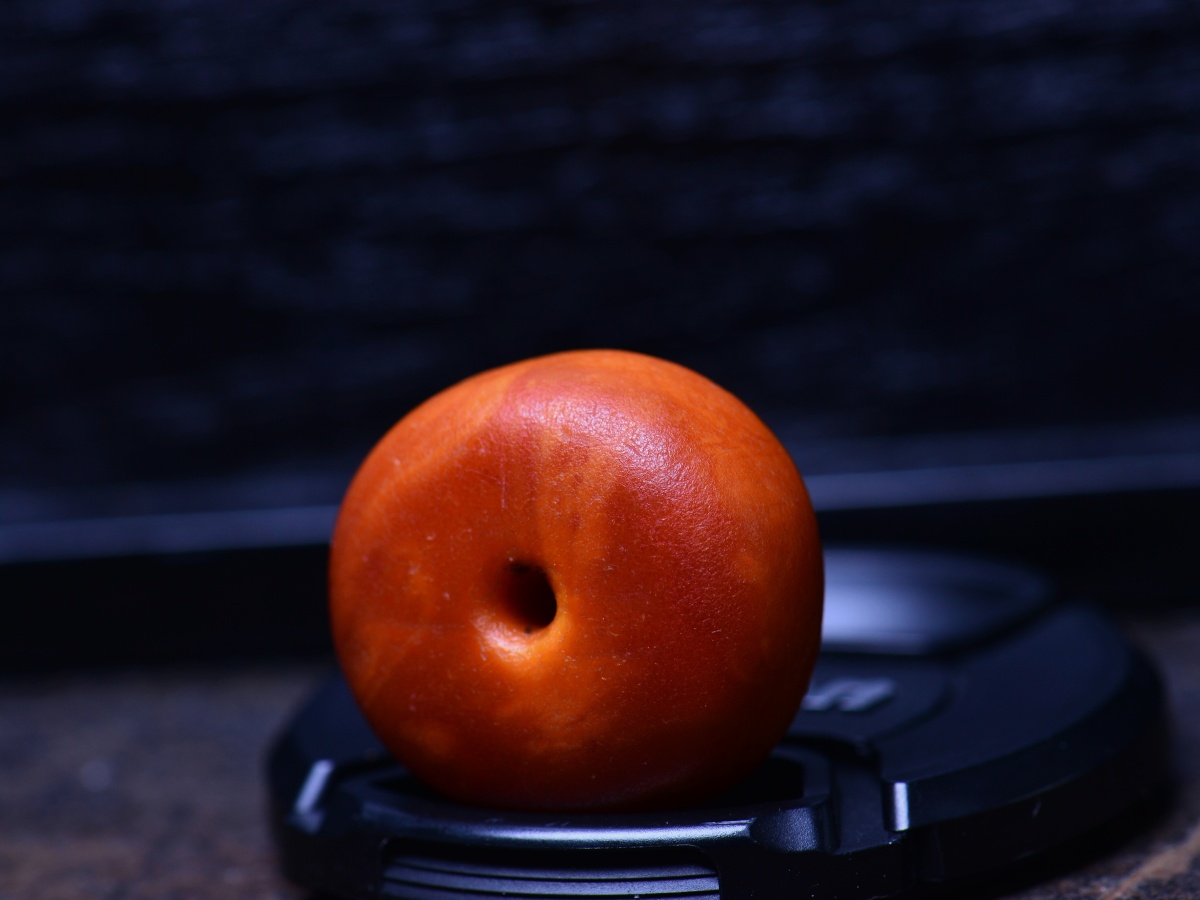 古董老蜜蜡饼子 红皮老花蜡 接近正圆 不可多得的一枚 大年份 蜡质