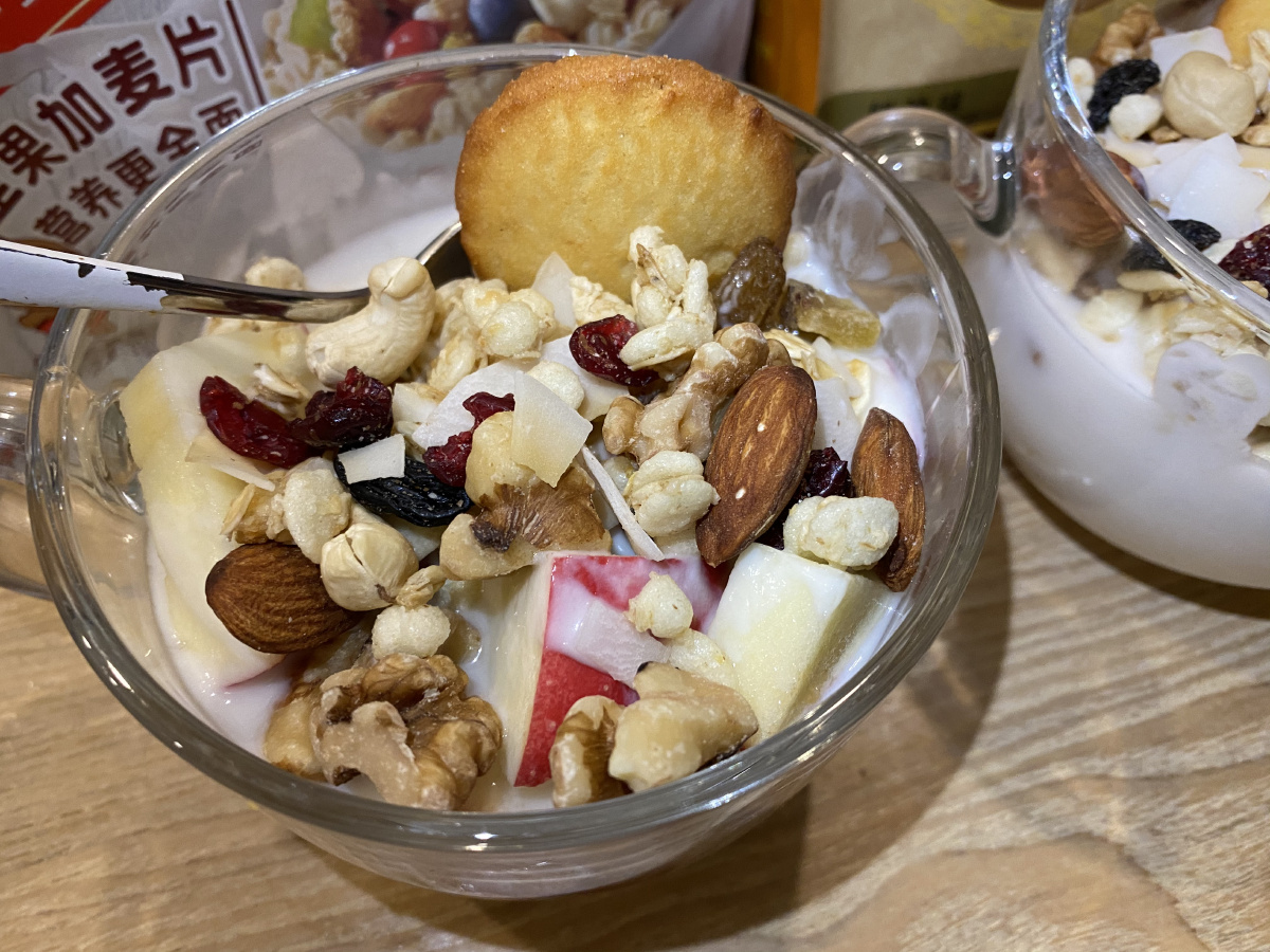 每日坚果配酸奶good