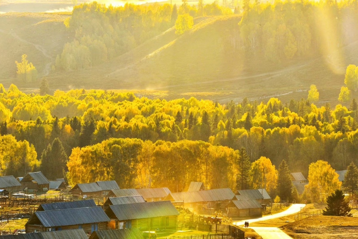 夕阳下的禾木村