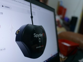1560268
