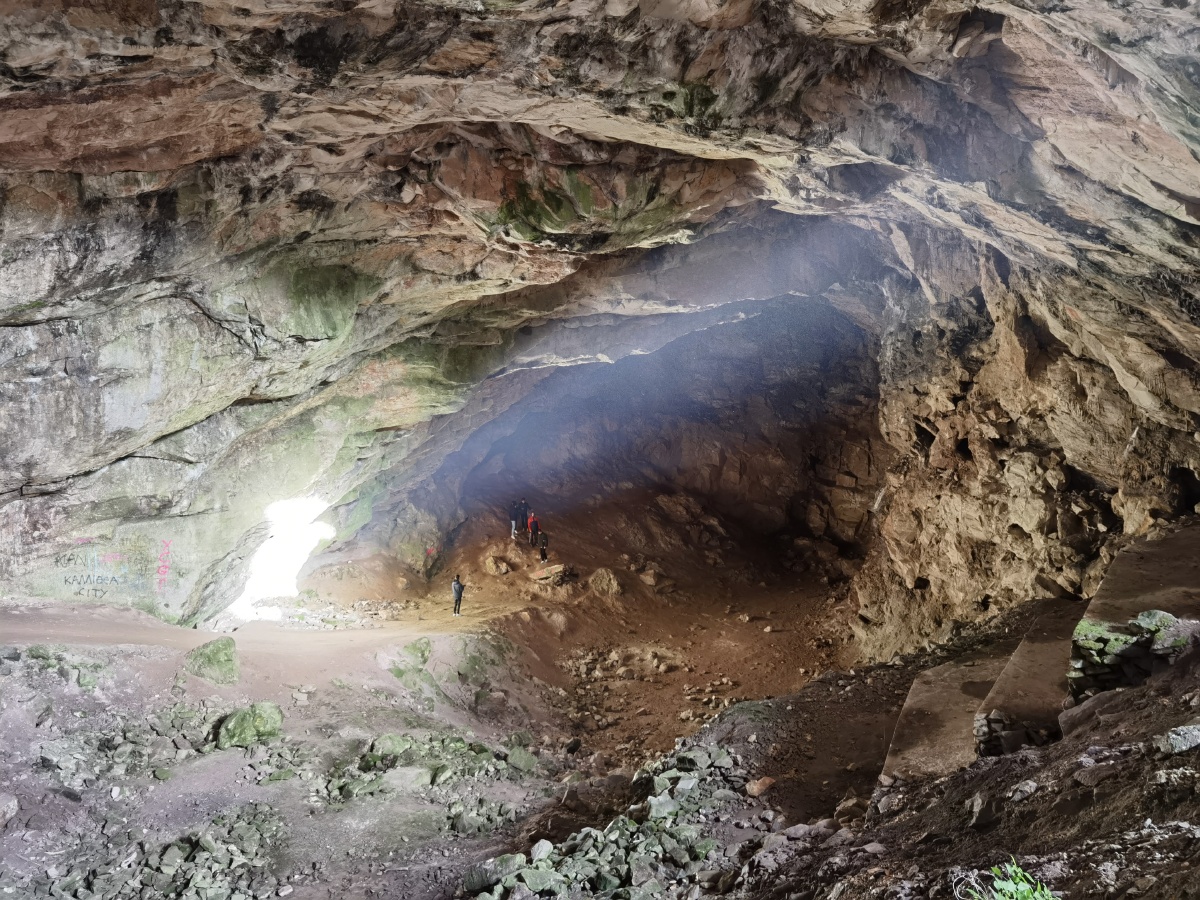 洞穴里的一束光