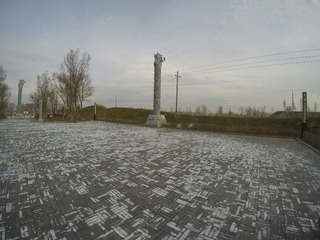 888832