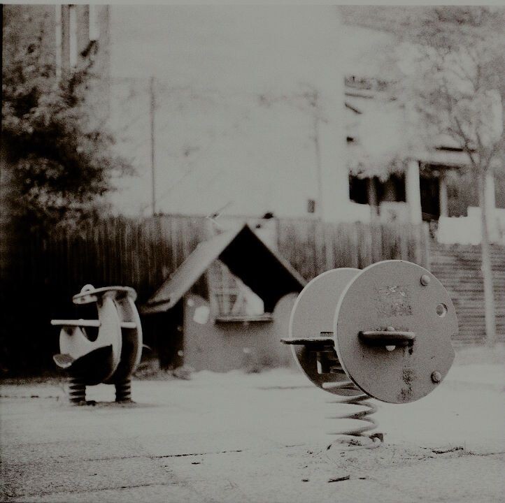 P6<br />
过期Ilford 然后又洗过度了