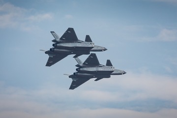 1563641