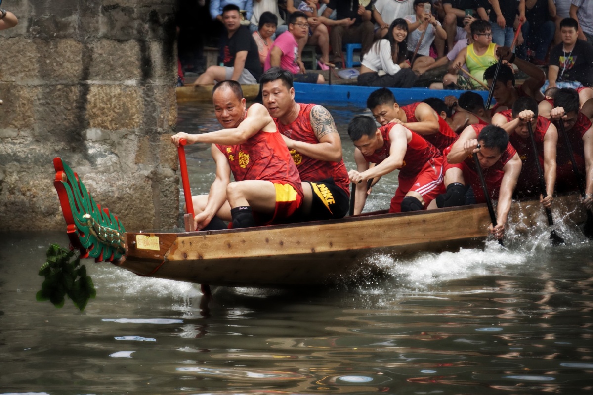 扒龙船男人的运动