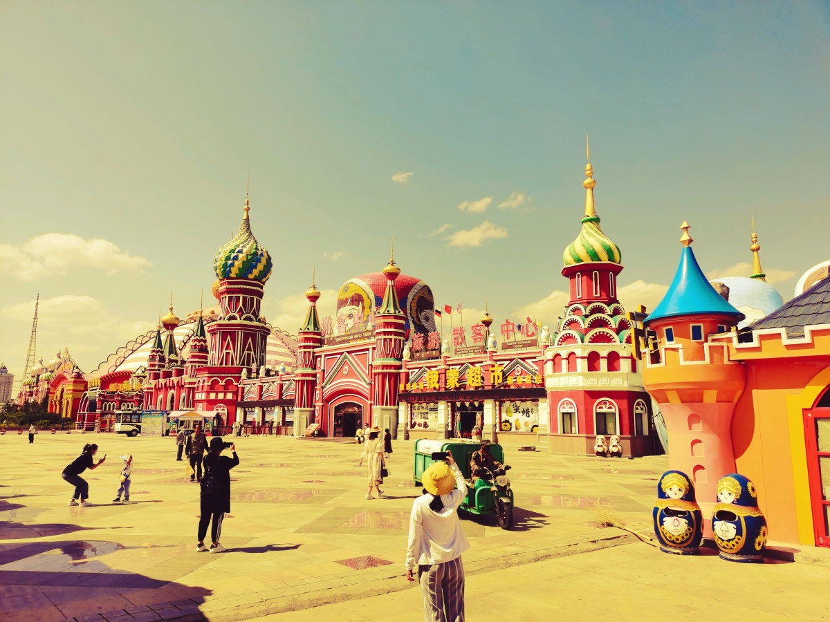 中俄边境内蒙古满洲里套娃广场俄式风土人情