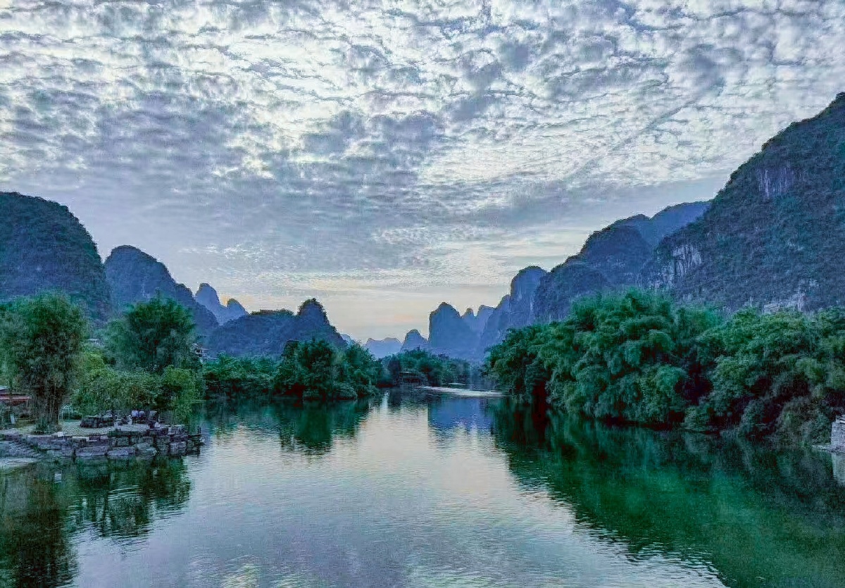 桂林山水遇云卷
