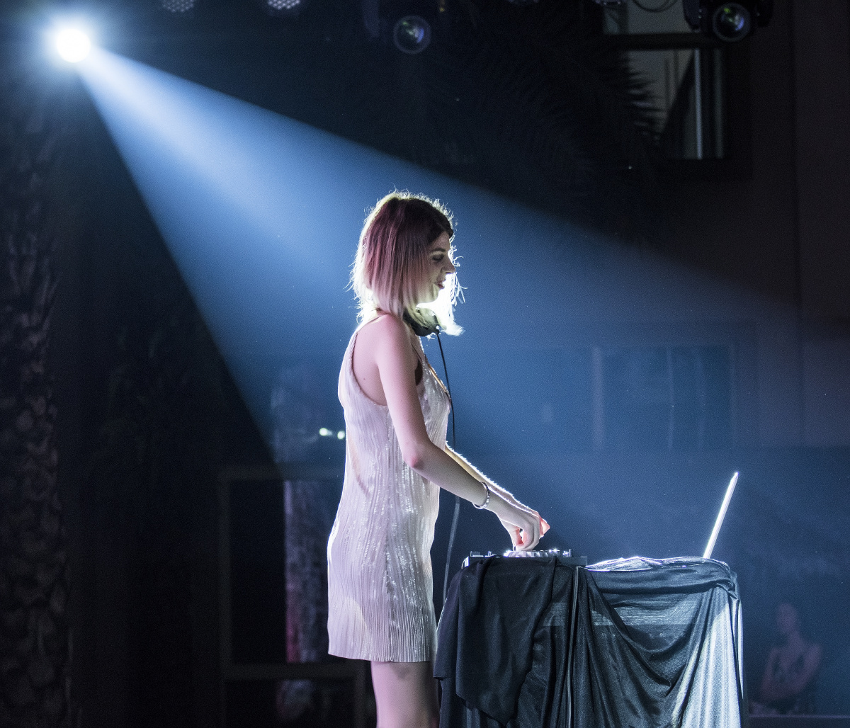 聚光灯下的少女