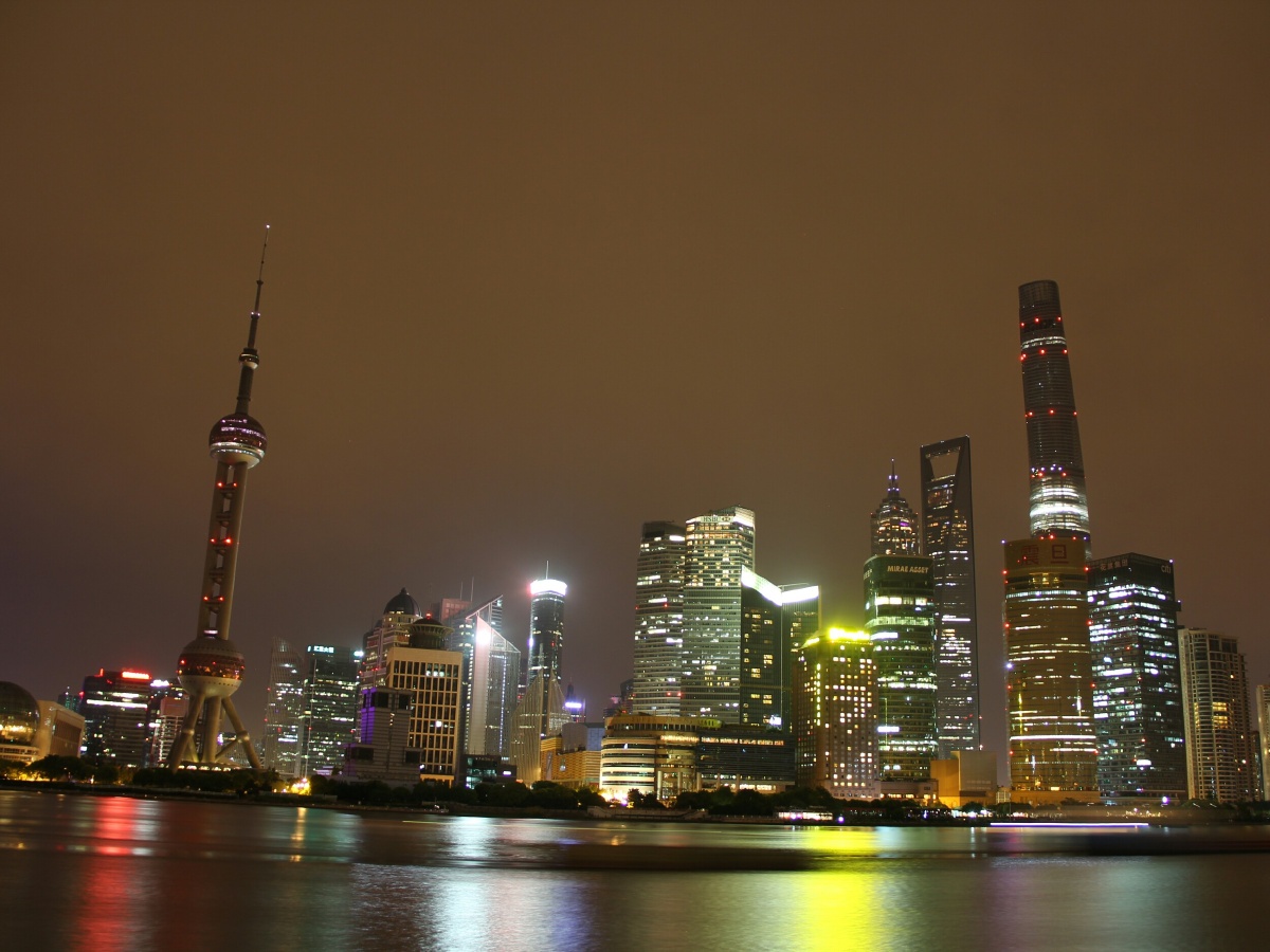 凌晨1点的外滩,仿佛瞬间远离了喧嚣,宁静而文雅,令人陶醉!