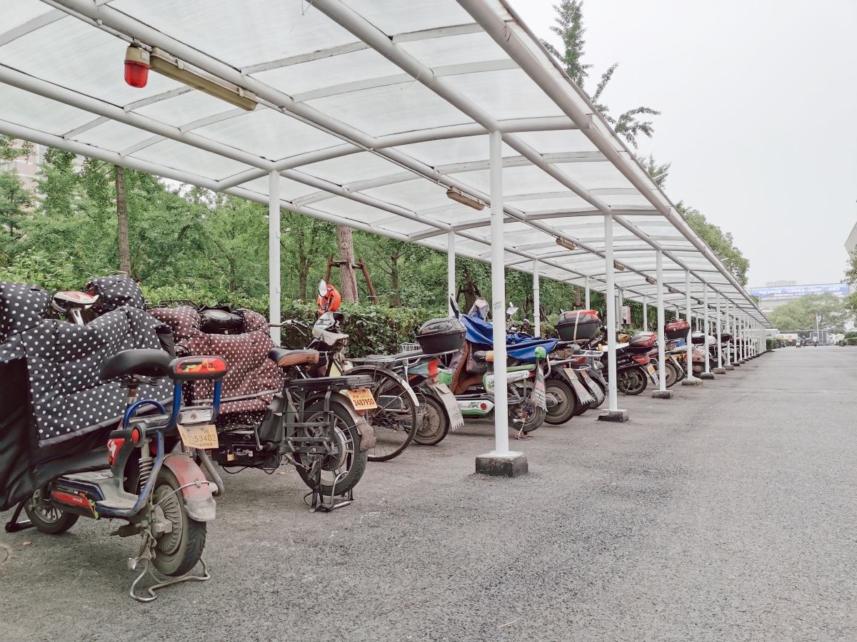 电动自行车充电停车棚