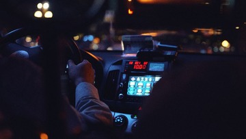 395884