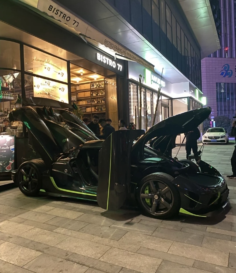 科尼赛克 - 轩奇街拍 - 图虫