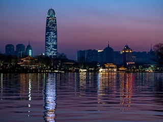 大明湖夜景-济南之根
