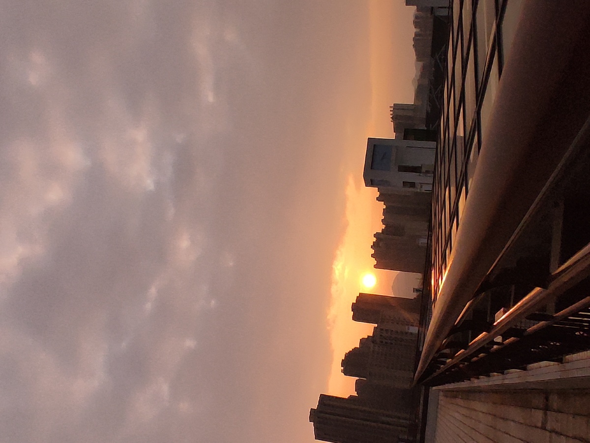 教学楼顶楼的夕阳