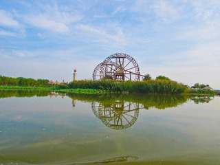 422972