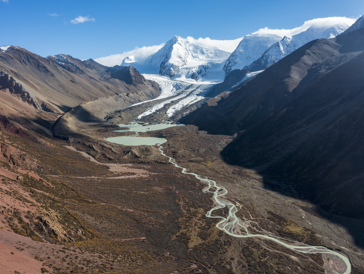 2021年10月8日拍摄的西藏昌都八宿县仁龙巴冰川
