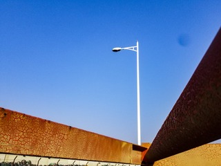 19057