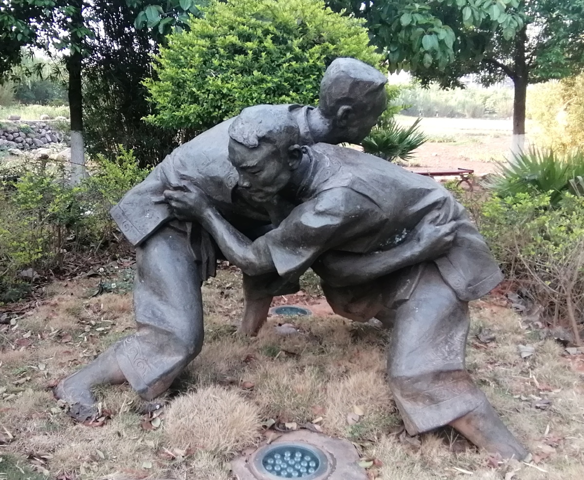 熊孩子摔跤