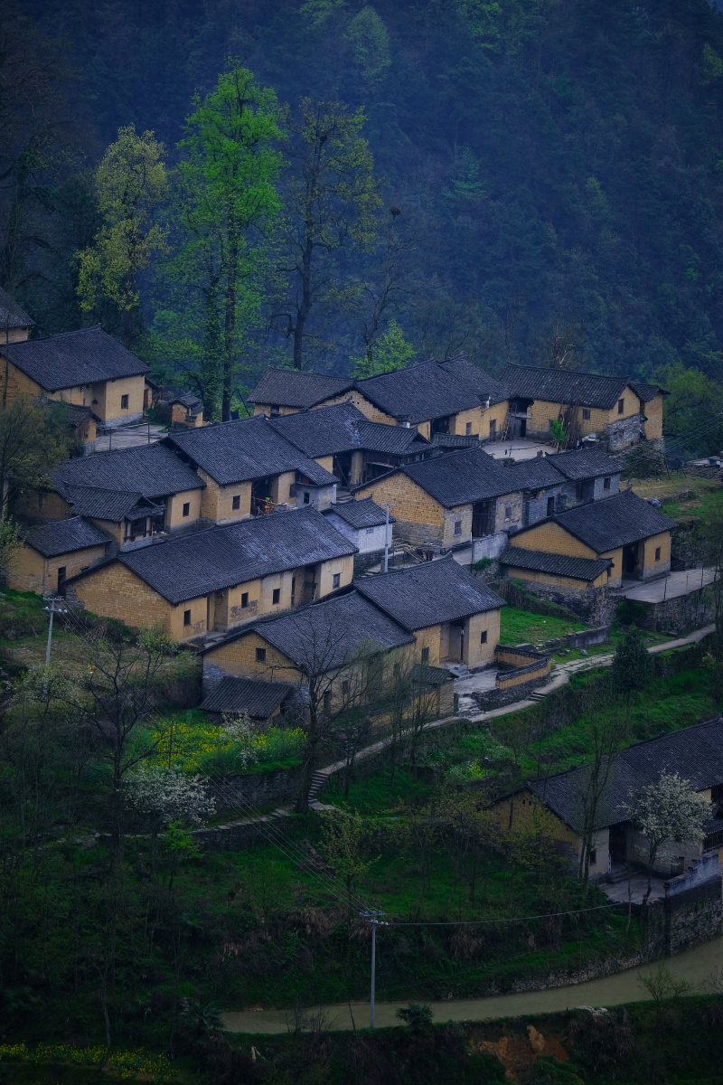 凤凰古城凉灯村