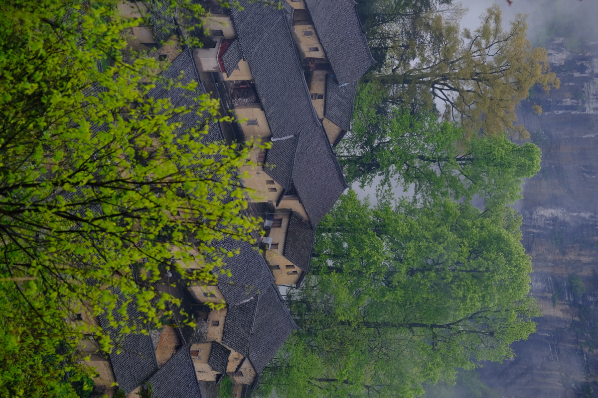 凤凰古城凉灯村